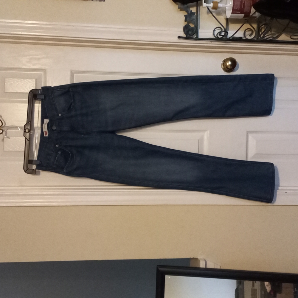 LEVI'S.